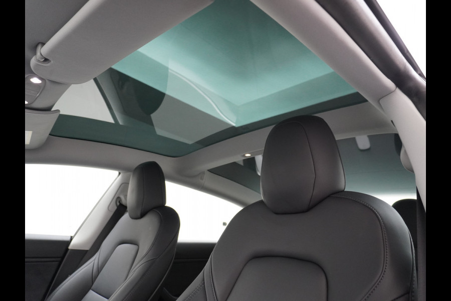 Tesla Model 3 Long Range AWD 75kWh 463PK Lmv 19" FSD-3 Computer Premium Audio AutoPilot Panoramadak Camera's Leer Adaptive-Cruise-Control+Stop 4WD Stoel en achterbank verwarming Elektr.Stoelen+Memory+Easy-Entry WiFi 1e Eigenaar Org. Nederlandse Auto Garantie op Accu/Motor tot 16-03-2028/192.000km