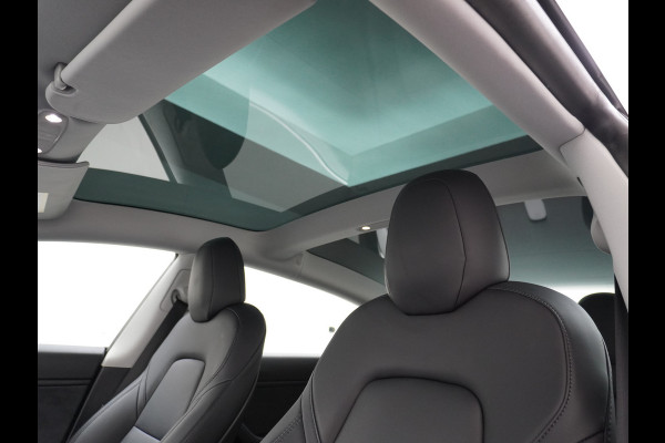 Tesla Model 3 Long Range AWD 75kWh 463PK Lmv 19" FSD-3 Computer Premium Audio AutoPilot Panoramadak Camera's Leer Adaptive-Cruise-Control+Stop 4WD Stoel en achterbank verwarming Elektr.Stoelen+Memory+Easy-Entry WiFi 1e Eigenaar Org. Nederlandse Auto Garantie op Accu/Motor tot 16-03-2028/192.000km