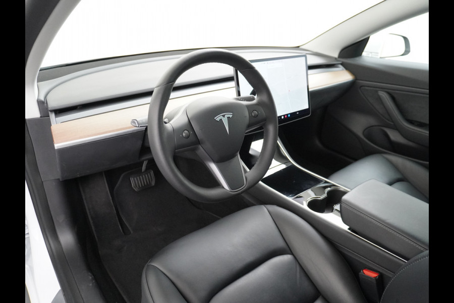 Tesla Model 3 Long Range AWD 75kWh 463PK Lmv 19" FSD-3 Computer Premium Audio AutoPilot Panoramadak Camera's Leer Adaptive-Cruise-Control+Stop 4WD Stoel en achterbank verwarming Elektr.Stoelen+Memory+Easy-Entry WiFi 1e Eigenaar Org. Nederlandse Auto Garantie op Accu/Motor tot 16-03-2028/192.000km