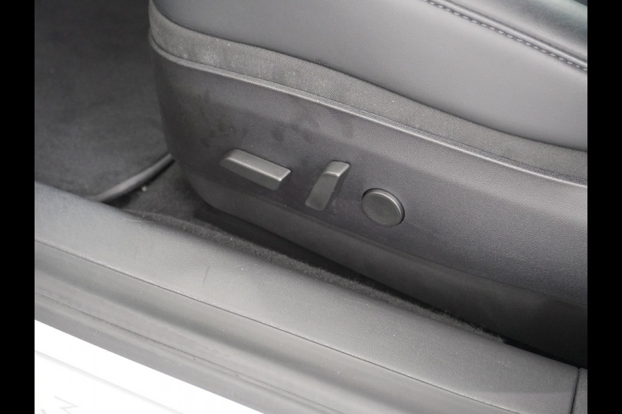 Tesla Model 3 Long Range AWD 75kWh 463PK Lmv 19" FSD-3 Computer Premium Audio AutoPilot Panoramadak Camera's Leer Adaptive-Cruise-Control+Stop 4WD Stoel en achterbank verwarming Elektr.Stoelen+Memory+Easy-Entry WiFi 1e Eigenaar Org. Nederlandse Auto Garantie op Accu/Motor tot 16-03-2028/192.000km