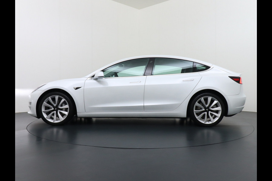 Tesla Model 3 Long Range AWD 75kWh 463PK Lmv 19" FSD-3 Computer Premium Audio AutoPilot Panoramadak Camera's Leer Adaptive-Cruise-Control+Stop 4WD Stoel en achterbank verwarming Elektr.Stoelen+Memory+Easy-Entry WiFi 1e Eigenaar Org. Nederlandse Auto Garantie op Accu/Motor tot 16-03-2028/192.000km