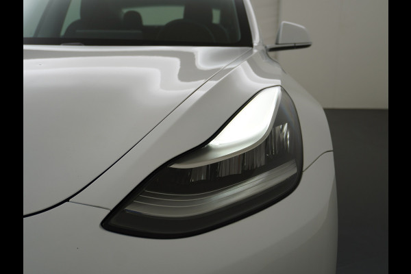 Tesla Model 3 Long Range AWD 75kWh 463PK Lmv 19" FSD-3 Computer Premium Audio AutoPilot Panoramadak Camera's Leer Adaptive-Cruise-Control+Stop 4WD Stoel en achterbank verwarming Elektr.Stoelen+Memory+Easy-Entry WiFi 1e Eigenaar Org. Nederlandse Auto Garantie op Accu/Motor tot 16-03-2028/192.000km