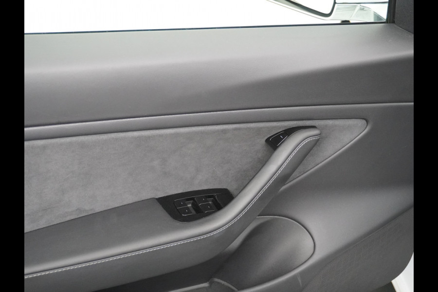 Tesla Model 3 Long Range AWD 75kWh 463PK Lmv 19" FSD-3 Computer Premium Audio AutoPilot Panoramadak Camera's Leer Adaptive-Cruise-Control+Stop 4WD Stoel en achterbank verwarming Elektr.Stoelen+Memory+Easy-Entry WiFi 1e Eigenaar Org. Nederlandse Auto Garantie op Accu/Motor tot 16-03-2028/192.000km