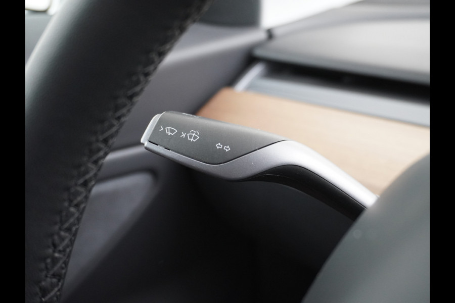 Tesla Model 3 Long Range AWD 75kWh 463PK Lmv 19" FSD-3 Computer Premium Audio AutoPilot Panoramadak Camera's Leer Adaptive-Cruise-Control+Stop 4WD Stoel en achterbank verwarming Elektr.Stoelen+Memory+Easy-Entry WiFi 1e Eigenaar Org. Nederlandse Auto Garantie op Accu/Motor tot 16-03-2028/192.000km