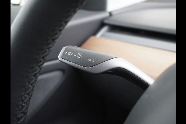 Tesla Model 3 Long Range AWD 75kWh 463PK Lmv 19" FSD-3 Computer Premium Audio AutoPilot Panoramadak Camera's Leer Adaptive-Cruise-Control+Stop 4WD Stoel en achterbank verwarming Elektr.Stoelen+Memory+Easy-Entry WiFi 1e Eigenaar Org. Nederlandse Auto Garantie op Accu/Motor tot 16-03-2028/192.000km