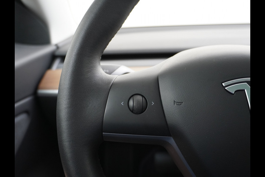 Tesla Model 3 Long Range AWD 75kWh 463PK Lmv 19" FSD-3 Computer Premium Audio AutoPilot Panoramadak Camera's Leer Adaptive-Cruise-Control+Stop 4WD Stoel en achterbank verwarming Elektr.Stoelen+Memory+Easy-Entry WiFi 1e Eigenaar Org. Nederlandse Auto Garantie op Accu/Motor tot 16-03-2028/192.000km