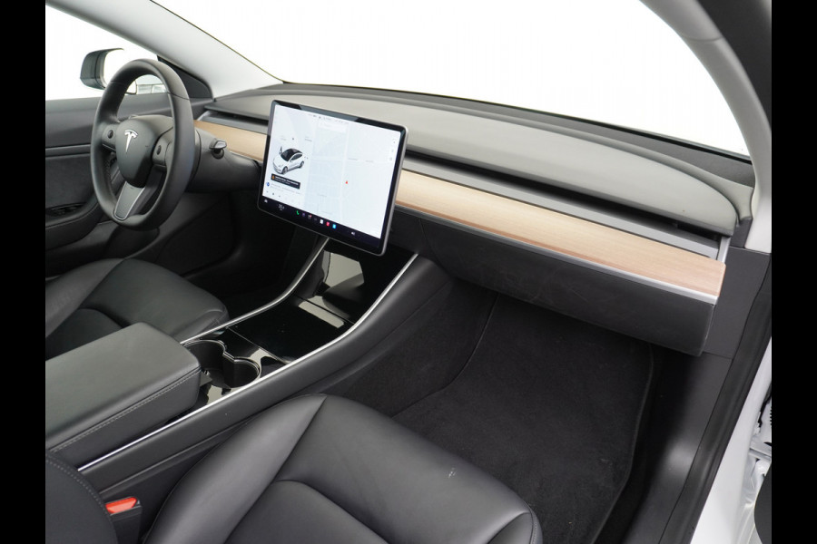 Tesla Model 3 Long Range AWD 75kWh 463PK Lmv 19" FSD-3 Computer Premium Audio AutoPilot Panoramadak Camera's Leer Adaptive-Cruise-Control+Stop 4WD Stoel en achterbank verwarming Elektr.Stoelen+Memory+Easy-Entry WiFi 1e Eigenaar Org. Nederlandse Auto Garantie op Accu/Motor tot 16-03-2028/192.000km