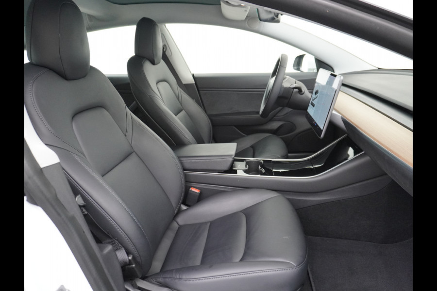 Tesla Model 3 Long Range AWD 75kWh 463PK Lmv 19" FSD-3 Computer Premium Audio AutoPilot Panoramadak Camera's Leer Adaptive-Cruise-Control+Stop 4WD Stoel en achterbank verwarming Elektr.Stoelen+Memory+Easy-Entry WiFi 1e Eigenaar Org. Nederlandse Auto Garantie op Accu/Motor tot 16-03-2028/192.000km
