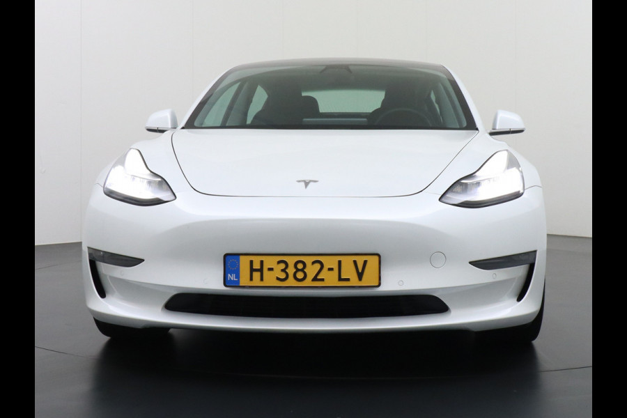 Tesla Model 3 Long Range AWD 75kWh 463PK Lmv 19" FSD-3 Computer Premium Audio AutoPilot Panoramadak Camera's Leer Adaptive-Cruise-Control+Stop 4WD Stoel en achterbank verwarming Elektr.Stoelen+Memory+Easy-Entry WiFi 1e Eigenaar Org. Nederlandse Auto Garantie op Accu/Motor tot 16-03-2028/192.000km