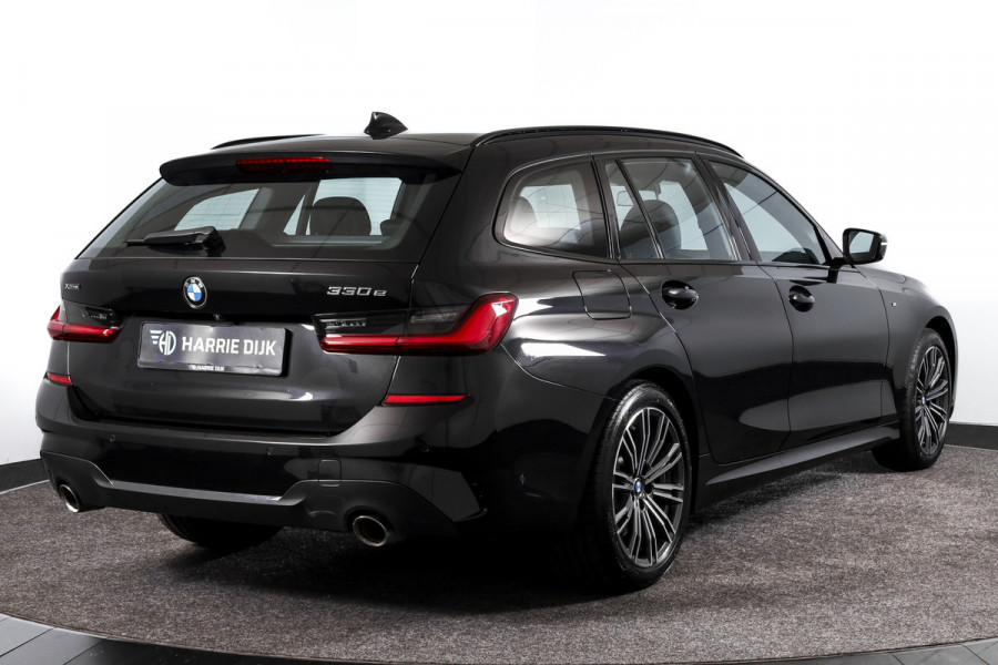 BMW 3 Serie Touring 330e 292 PK xDrive High Executive M-Sport - Automaat | Dig. Cockpit | Cruise | Stoelverw. | PDC | 360 Camera | NAV + App. Connect | ECC | Elek. Klep | DAB | LM 18" | 8487