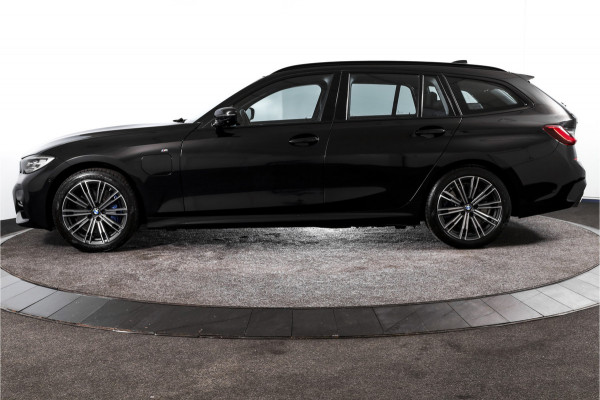 BMW 3 Serie Touring 330e 292 PK xDrive High Executive M-Sport - Automaat | Dig. Cockpit | Cruise | Stoelverw. | PDC | 360 Camera | NAV + App. Connect | ECC | Elek. Klep | DAB | LM 18" | 8487