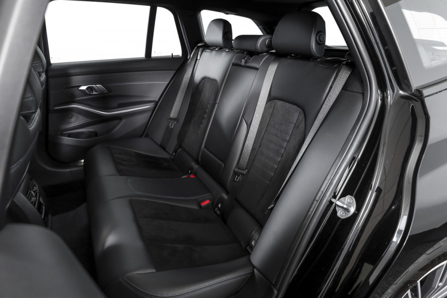 BMW 3 Serie Touring 330e 292 PK xDrive High Executive M-Sport - Automaat | Dig. Cockpit | Cruise | Stoelverw. | PDC | 360 Camera | NAV + App. Connect | ECC | Elek. Klep | DAB | LM 18" | 8487