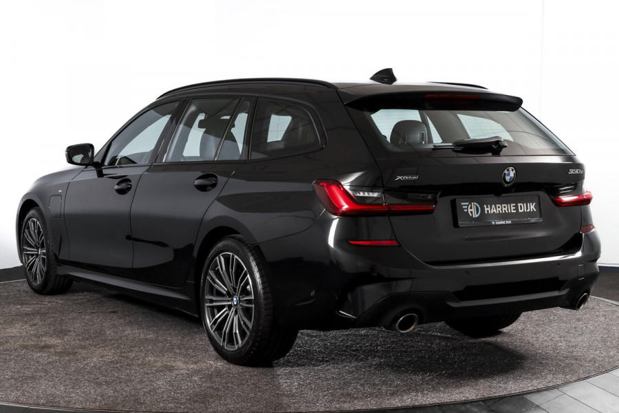 BMW 3 Serie Touring 330e 292 PK xDrive High Executive M-Sport - Automaat | Dig. Cockpit | Cruise | Stoelverw. | PDC | 360 Camera | NAV + App. Connect | ECC | Elek. Klep | DAB | LM 18" | 8487