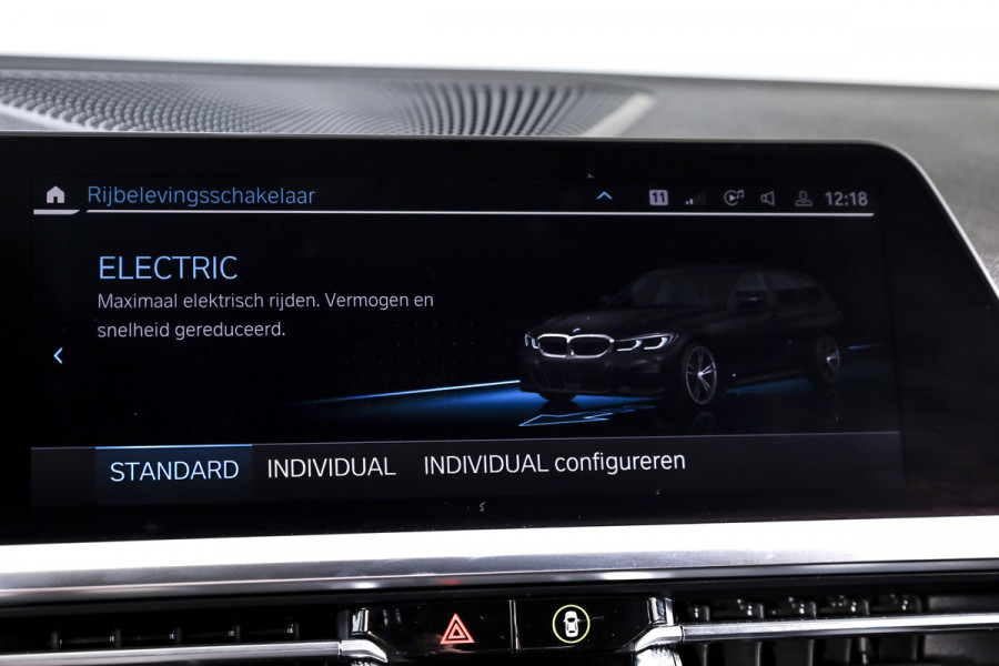 BMW 3 Serie Touring 330e 292 PK xDrive High Executive M-Sport - Automaat | Dig. Cockpit | Cruise | Stoelverw. | PDC | 360 Camera | NAV + App. Connect | ECC | Elek. Klep | DAB | LM 18" | 8487