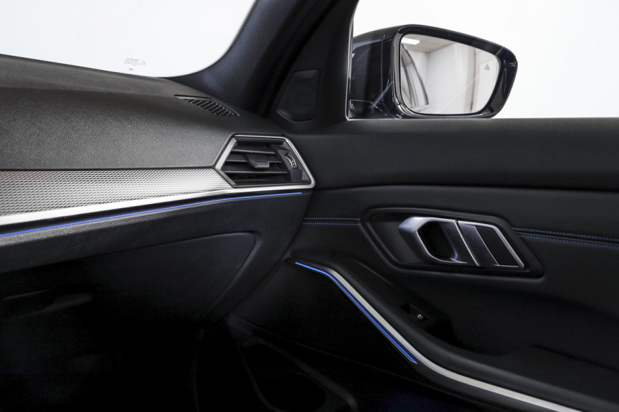 BMW 3 Serie Touring 330e 292 PK xDrive High Executive M-Sport - Automaat | Dig. Cockpit | Cruise | Stoelverw. | PDC | 360 Camera | NAV + App. Connect | ECC | Elek. Klep | DAB | LM 18" | 8487