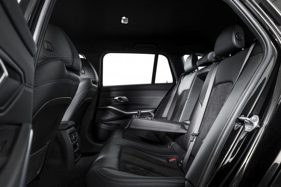 BMW 3 Serie Touring 330e 292 PK xDrive High Executive M-Sport - Automaat | Dig. Cockpit | Cruise | Stoelverw. | PDC | 360 Camera | NAV + App. Connect | ECC | Elek. Klep | DAB | LM 18" | 8487