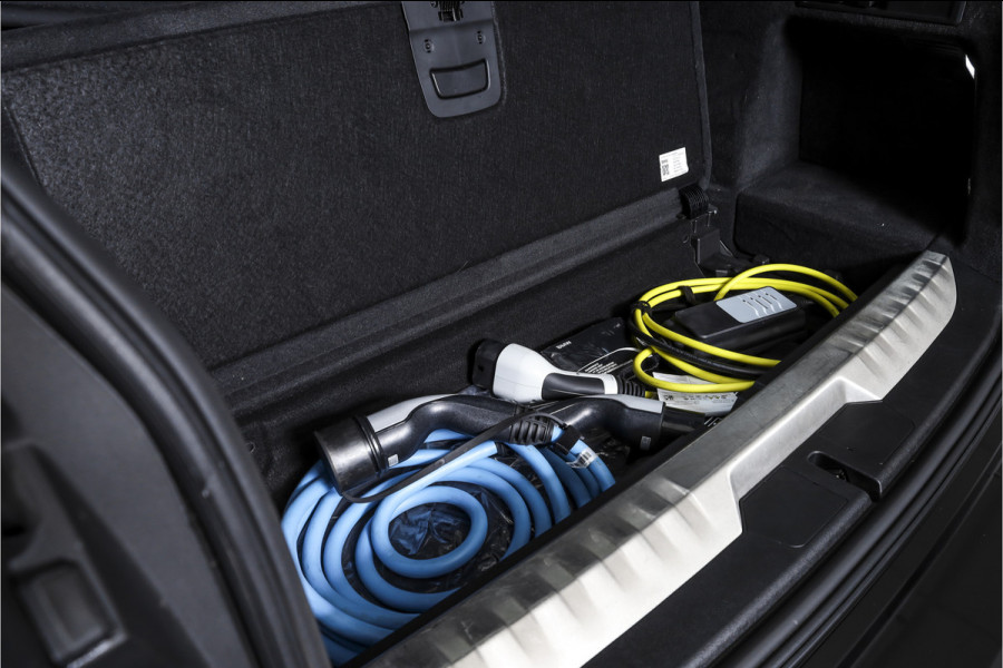 BMW 3 Serie Touring 330e 292 PK xDrive High Executive M-Sport - Automaat | Dig. Cockpit | Cruise | Stoelverw. | PDC | 360 Camera | NAV + App. Connect | ECC | Elek. Klep | DAB | LM 18" | 8487