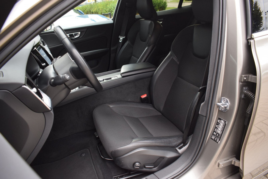 Volvo V60 2.0 T5 250pk Momentum | Trekhaak