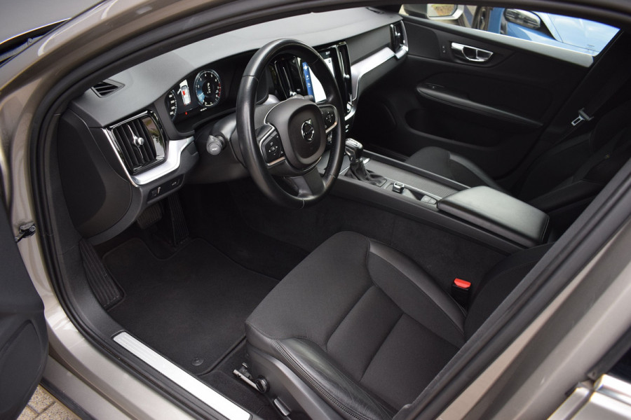 Volvo V60 2.0 T5 250pk Momentum | Trekhaak