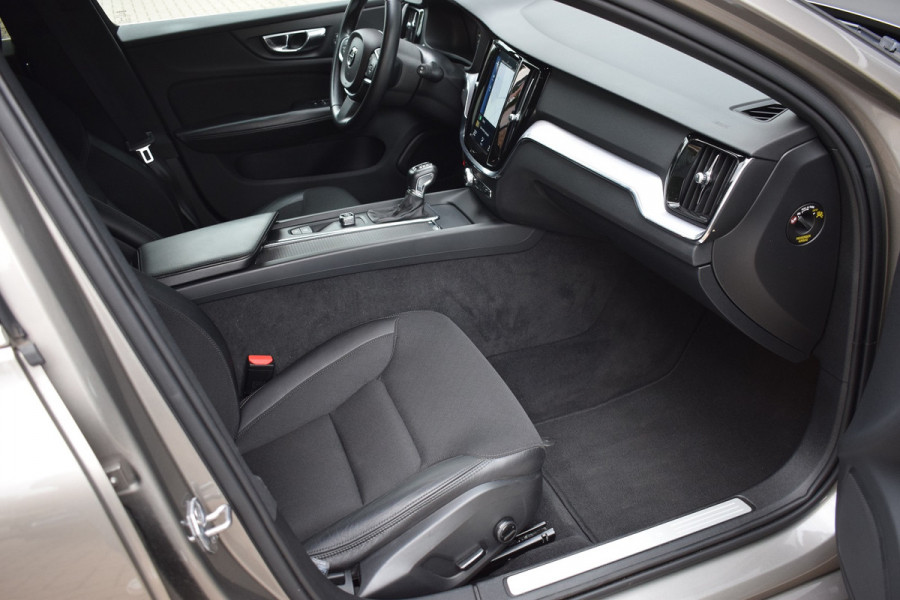 Volvo V60 2.0 T5 250pk Momentum | Trekhaak