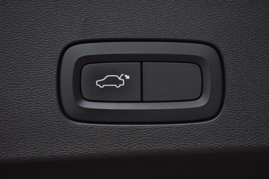 Volvo V60 2.0 T5 250pk Momentum | Trekhaak