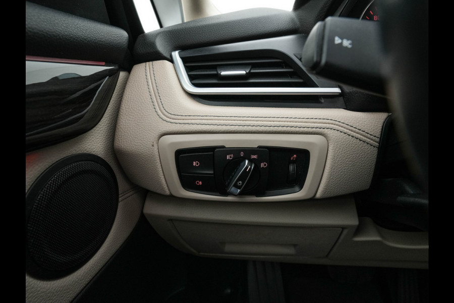 BMW 2 Serie Gran Tourer 218D High Executive Luxury-Line 7-Pers Aut. *PANO | NAVI-FULLMAP | LUXURY-LEATHER | FULL-LED | ECC | KEYLESS | HEATED-COMFORTSEATS | SHIFT-PADDLES | AMBIENT-LIGHT | CAMERA | HEAD UP | PDC | TOWBAR | 17"ALU*