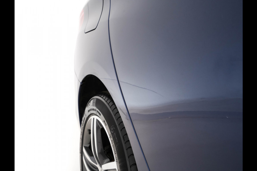 BMW 2 Serie Gran Tourer 218D High Executive Luxury-Line 7-Pers Aut. *PANO | NAVI-FULLMAP | LUXURY-LEATHER | FULL-LED | ECC | KEYLESS | HEATED-COMFORTSEATS | SHIFT-PADDLES | AMBIENT-LIGHT | CAMERA | HEAD UP | PDC | TOWBAR | 17"ALU*
