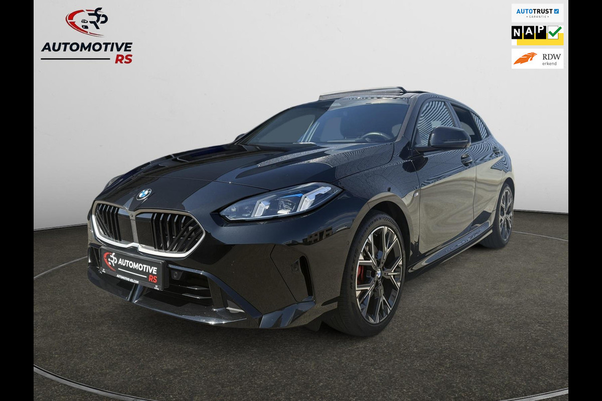 BMW 1-serie 120 | M-Sport Pro | Aero Pakket | Harman/Kardon | Head-Up Display | Pano| Trekhaak | Shadow Line | Cruise Control BMW 1-serie 120 | M-Sport Pro | Aero Pakket | Harman/Kardon | Head-Up Display | Pano| Trekhaak | Shadow Line | Cruise Control