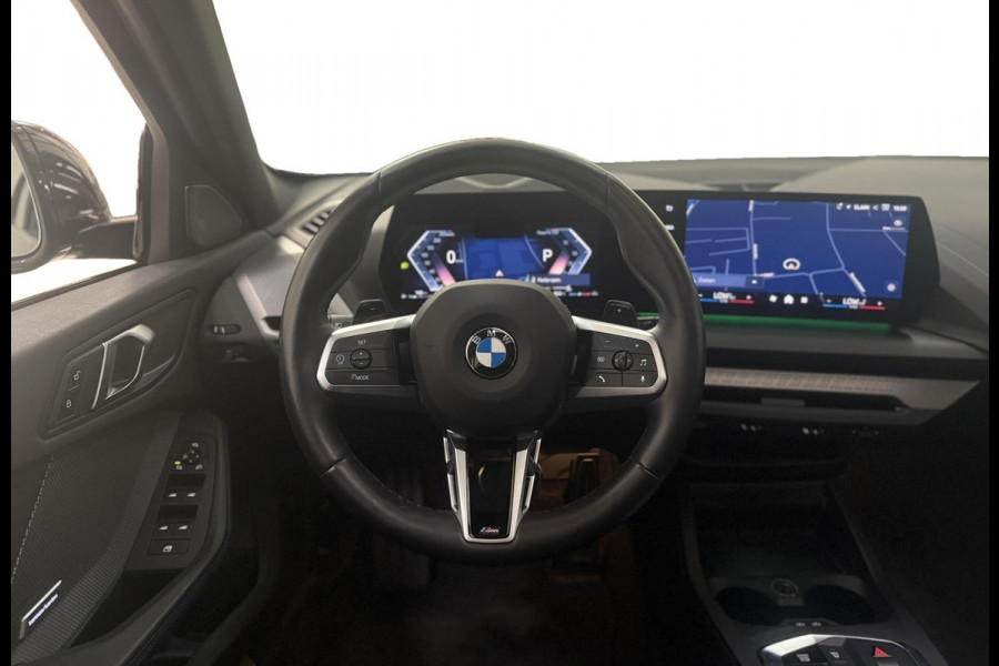 BMW 1-serie 120 | M-Sport Pro | Aero Pakket | Harman/Kardon | Head-Up Display | Pano| Trekhaak | Shadow Line | Cruise Control