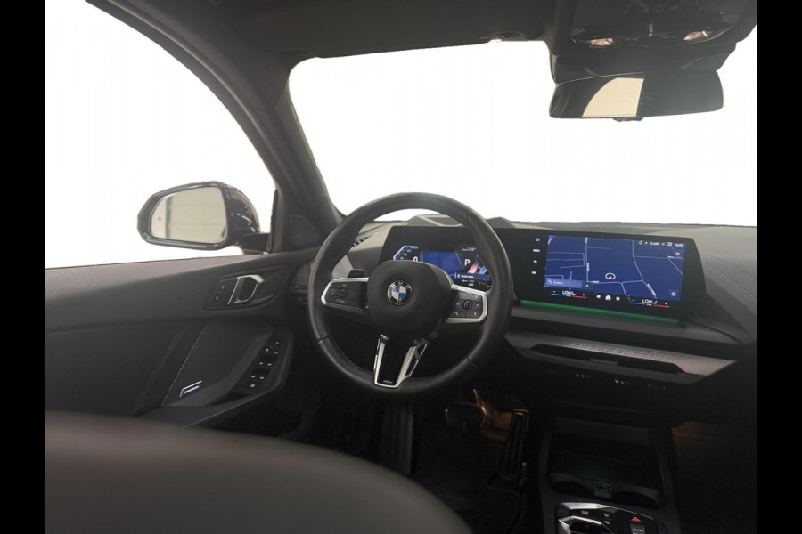 BMW 1-serie 120 | M-Sport Pro | Aero Pakket | Harman/Kardon | Head-Up Display | Pano| Trekhaak | Shadow Line | Cruise Control