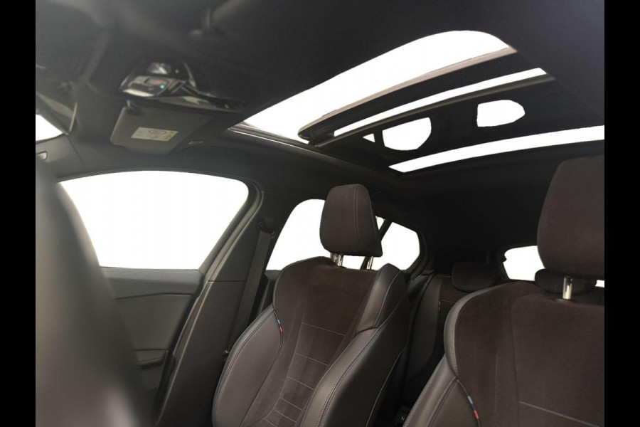 BMW 1-serie 120 | M-Sport Pro | Aero Pakket | Harman/Kardon | Head-Up Display | Pano| Trekhaak | Shadow Line | Cruise Control