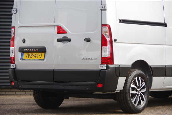 Renault Master T35 2.3 dCi 135PK L2H2 Work Edition CAMERA, NAVI, CRUISE, AIRCO, APPLE CARPLAY/ANDROID, PDC DUBBELE CABINE LEVERB.