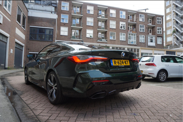 BMW 4 Serie Coupé 440i xDrive High Executive | M-SPORT | SAN REMO GRUN | Panoramadak | Harman Kardon | Head Up Display | Adaptieve demping | APPLE CarPlay | 360 graden Camera