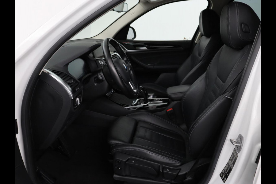 BMW X3 xDrive30i High Executive | Adaptive cruise | Head-Up | Leder | Carplay | Trekhaak | Camera | Stoelverwarming | Live Cockpit | 20'' lichtmetalen velgen | Keyless | Sportstoelen | Full LED | Navigatie
