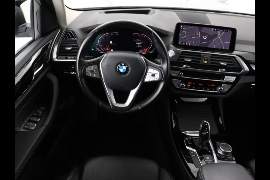 BMW X3 xDrive30i High Executive | Adaptive cruise | Head-Up | Leder | Carplay | Trekhaak | Camera | Stoelverwarming | Live Cockpit | 20'' lichtmetalen velgen | Keyless | Sportstoelen | Full LED | Navigatie