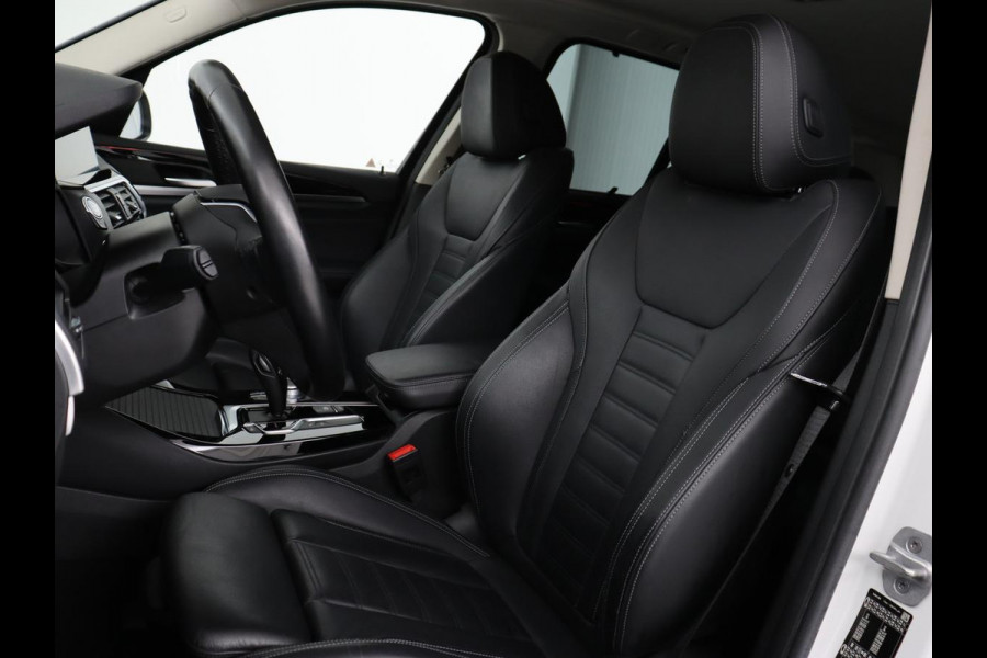 BMW X3 xDrive30i High Executive | Adaptive cruise | Head-Up | Leder | Carplay | Trekhaak | Camera | Stoelverwarming | Live Cockpit | 20'' lichtmetalen velgen | Keyless | Sportstoelen | Full LED | Navigatie