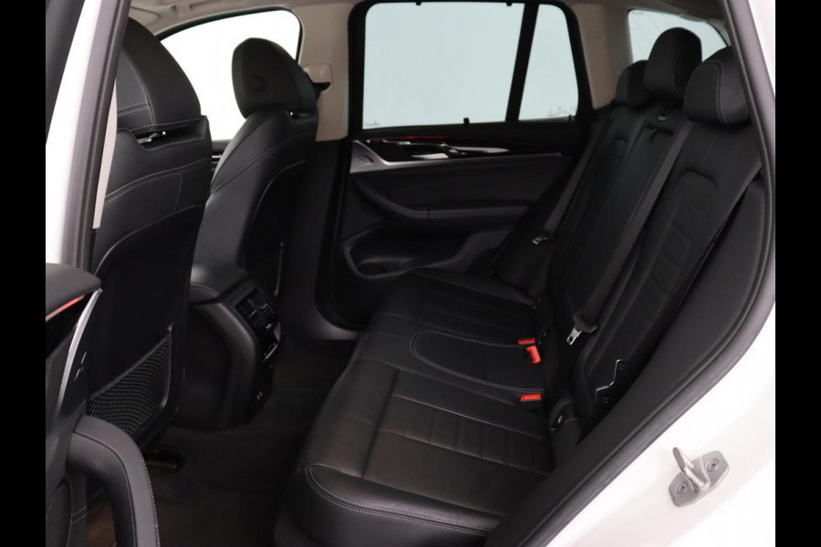 BMW X3 xDrive30i High Executive | Adaptive cruise | Head-Up | Leder | Carplay | Trekhaak | Camera | Stoelverwarming | Live Cockpit | 20'' lichtmetalen velgen | Keyless | Sportstoelen | Full LED | Navigatie