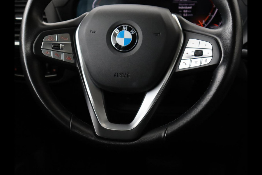 BMW X3 xDrive30i High Executive | Adaptive cruise | Head-Up | Leder | Carplay | Trekhaak | Camera | Stoelverwarming | Live Cockpit | 20'' lichtmetalen velgen | Keyless | Sportstoelen | Full LED | Navigatie