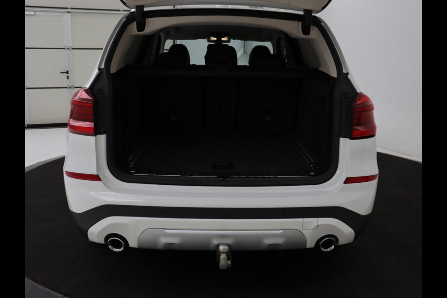 BMW X3 xDrive30i High Executive | Adaptive cruise | Head-Up | Leder | Carplay | Trekhaak | Camera | Stoelverwarming | Live Cockpit | 20'' lichtmetalen velgen | Keyless | Sportstoelen | Full LED | Navigatie