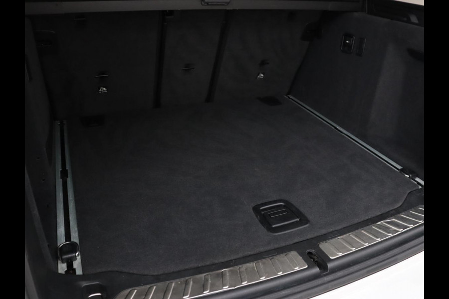 BMW X3 xDrive30i High Executive | Adaptive cruise | Head-Up | Leder | Carplay | Trekhaak | Camera | Stoelverwarming | Live Cockpit | 20'' lichtmetalen velgen | Keyless | Sportstoelen | Full LED | Navigatie
