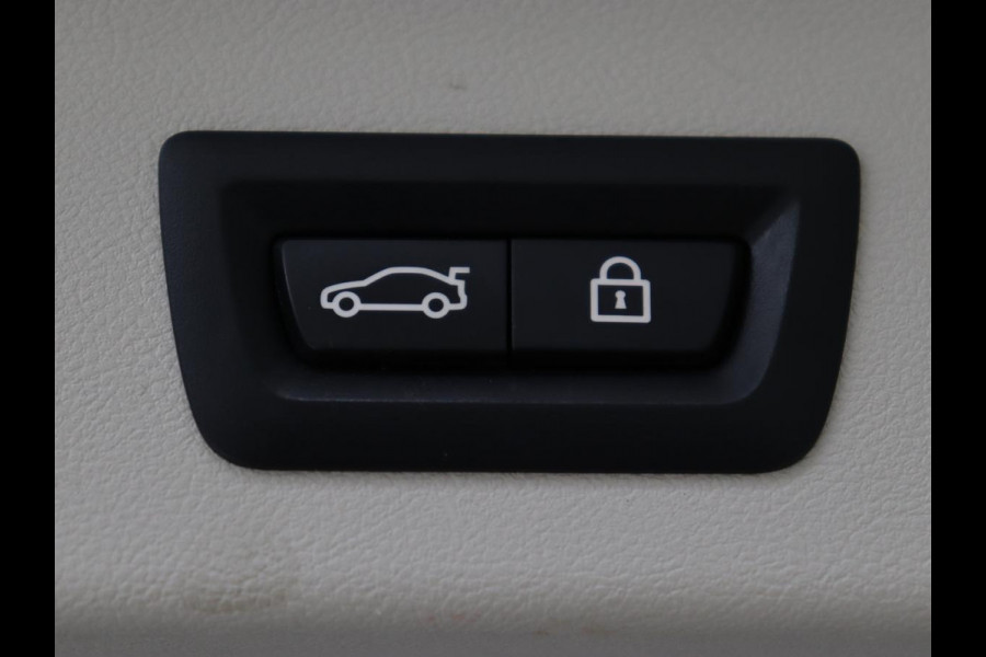 BMW X3 xDrive30i High Executive | Adaptive cruise | Head-Up | Leder | Carplay | Trekhaak | Camera | Stoelverwarming | Live Cockpit | 20'' lichtmetalen velgen | Keyless | Sportstoelen | Full LED | Navigatie