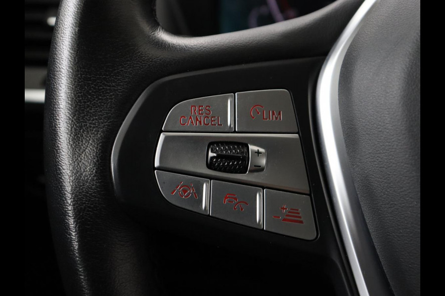 BMW X3 xDrive30i High Executive | Adaptive cruise | Head-Up | Leder | Carplay | Trekhaak | Camera | Stoelverwarming | Live Cockpit | 20'' lichtmetalen velgen | Keyless | Sportstoelen | Full LED | Navigatie