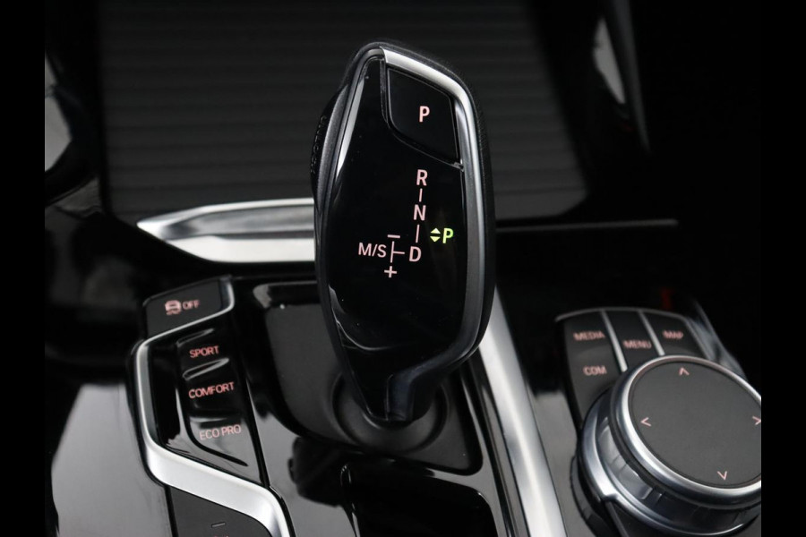 BMW X3 xDrive30i High Executive | Adaptive cruise | Head-Up | Leder | Carplay | Trekhaak | Camera | Stoelverwarming | Live Cockpit | 20'' lichtmetalen velgen | Keyless | Sportstoelen | Full LED | Navigatie