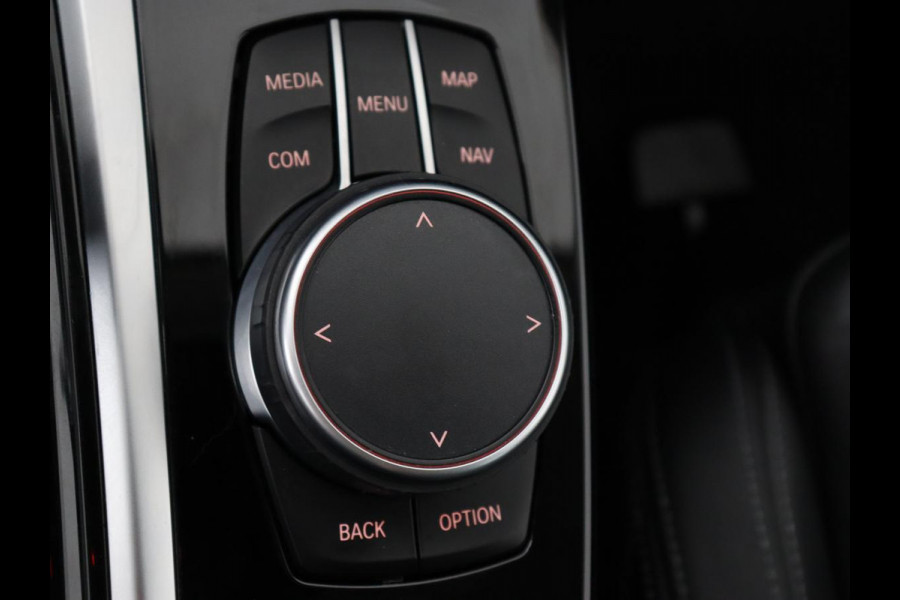 BMW X3 xDrive30i High Executive | Adaptive cruise | Head-Up | Leder | Carplay | Trekhaak | Camera | Stoelverwarming | Live Cockpit | 20'' lichtmetalen velgen | Keyless | Sportstoelen | Full LED | Navigatie