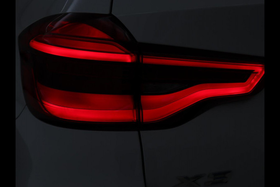 BMW X3 xDrive30i High Executive | Adaptive cruise | Head-Up | Leder | Carplay | Trekhaak | Camera | Stoelverwarming | Live Cockpit | 20'' lichtmetalen velgen | Keyless | Sportstoelen | Full LED | Navigatie