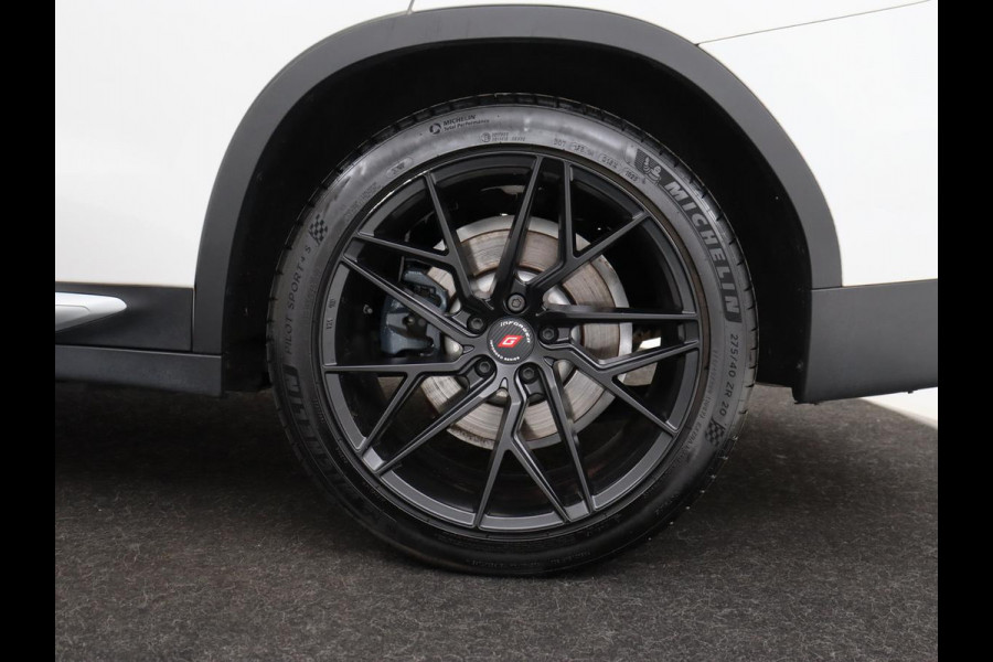 BMW X3 xDrive30i High Executive | Adaptive cruise | Head-Up | Leder | Carplay | Trekhaak | Camera | Stoelverwarming | Live Cockpit | 20'' lichtmetalen velgen | Keyless | Sportstoelen | Full LED | Navigatie