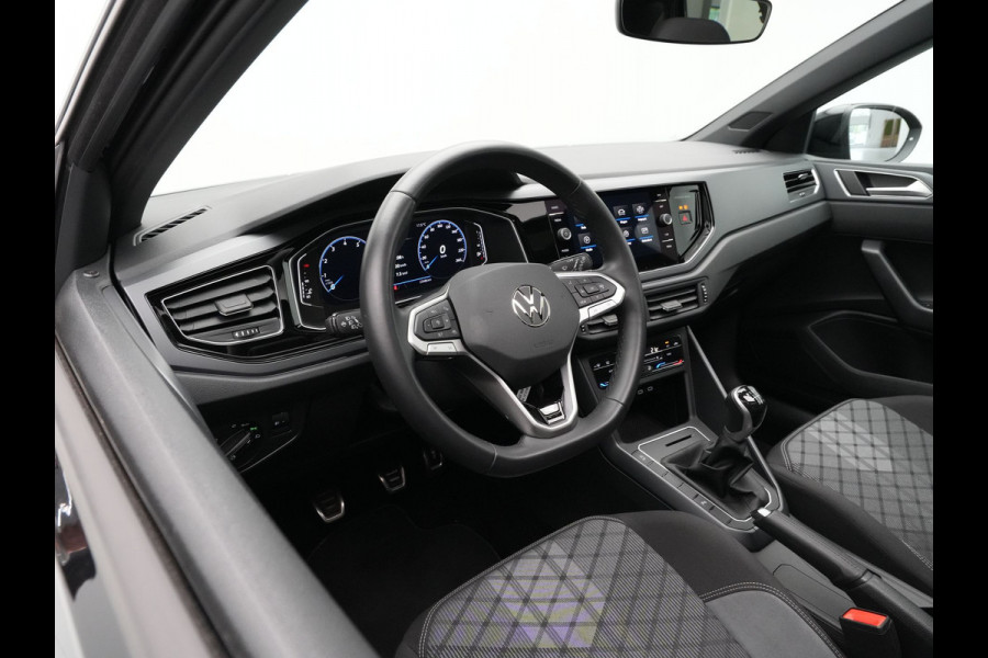 Volkswagen Taigo 1.0 TSI 110pk R-Line Panoramadak Navigatie via App Clima Pdc Lm Velgen 250