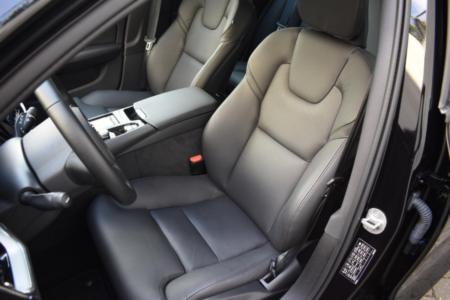 Volvo V60 T6 350PK Automaat AWD Plus Dark / Navigatie / Camera / Adaptieve Cruise Control / Elektrische Stoelen / Leder / LM Velgen /