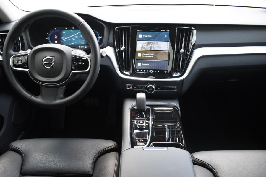 Volvo V60 T6 350PK Automaat AWD Plus Dark / Navigatie / Camera / Adaptieve Cruise Control / Elektrische Stoelen / Leder / LM Velgen /