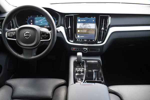 Volvo V60 T6 350PK Automaat AWD Plus Dark / Navigatie / Camera / Adaptieve Cruise Control / Elektrische Stoelen / Leder / LM Velgen /